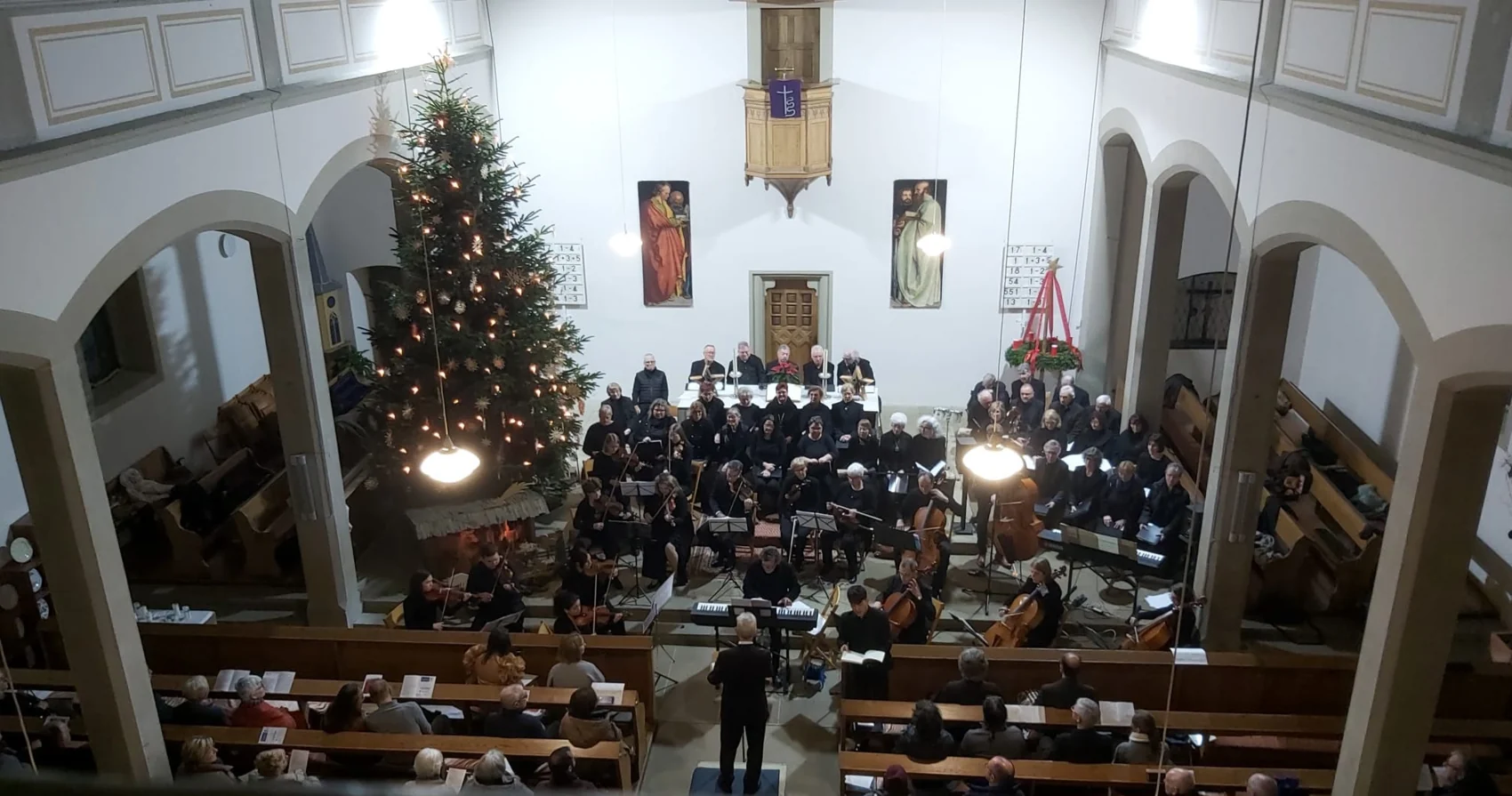 Chor und Orchester beim Konzert im Advent 2025 in der Gemminger Kirche